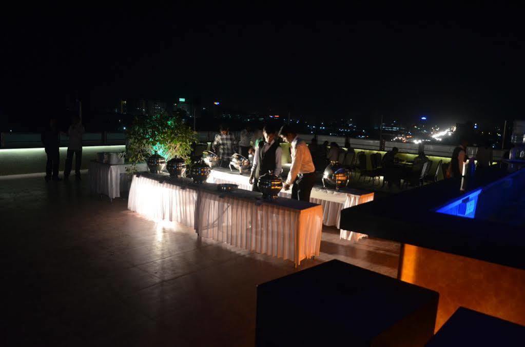 Oyo 710 Hotel Kshitij Pune Bagian luar foto