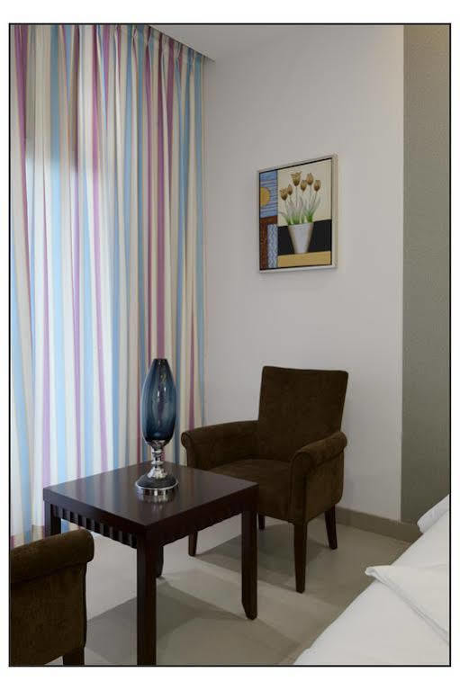 Oyo 710 Hotel Kshitij Pune Bagian luar foto